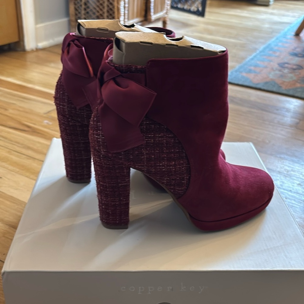 Red sparkling, bow bootie